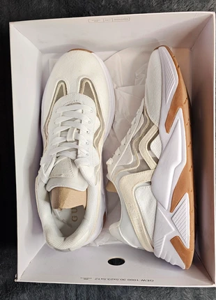 Sneakers Guess femme neuves - blanc en beige - Taille 41, marke: GUESS, zustand: Neu, mit Etikett, größe: 41, 49,00 €, 52,15 € inklusive Vinted-Käuferschutz