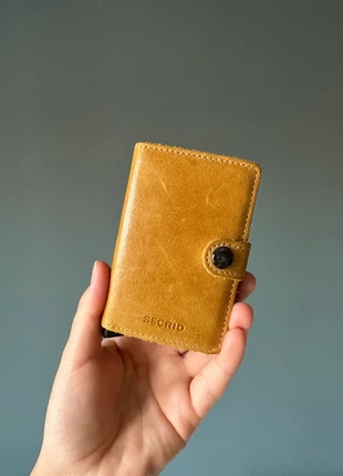 Tarjetero rígido color mostaza de Secrid, brand: Secrid, condizioni: Ottime, €50.00, €53.20 include la Protezione acquisti