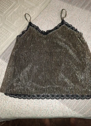 Top lencero dorado y negro , marca: Stradivarius, estado: Nuevo sin etiquetas, tamaño: M / 38 / 10, 8,00 €, 9,10 € Protección al comprador incluida