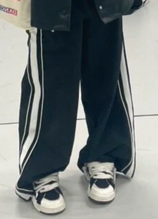 Pantaloni tuta hip hop sportivo, marke: Shein, zustand: Neu, größe: XS / 34 / 6, 5,00 €, 5,95 € inklusive Vinted-Käuferschutz