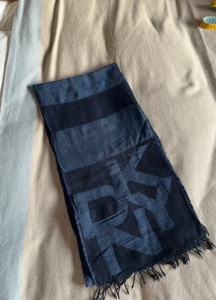 Sciarpa in lana DKNY, brand: DKNY, condition: Very good, €10.00, €11.20 includes Buyer Protection