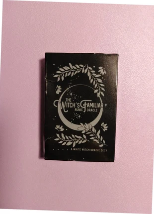 The witch's familiar runic oracle, brand: the witch's familiar runic oracle, condizioni: Nuovo con cartellino, €9.90, €11.10 include la Protezione acquisti