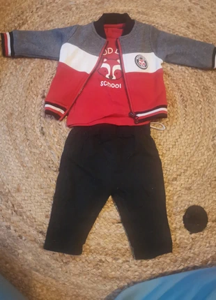 Ensemble , staat: Heel goed, maat: 3-6 maanden / 62 cm, € 5,00, € 5,95 inclusief Kopersbescherming