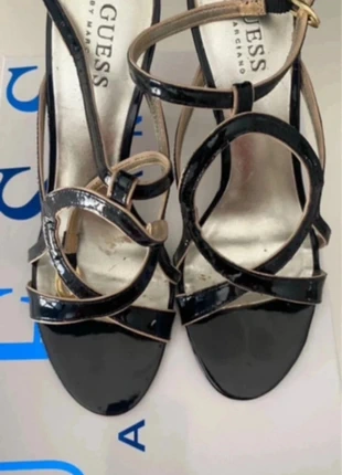 Fantastico sandalo con tacco Guess 35, marca: GUESS, estado: Muito bom, tamanho: 35, €38.00, €40.60 inclui Proteção do Comprador