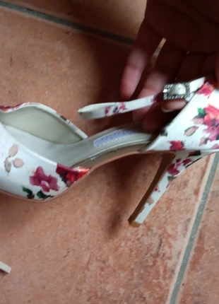 Rainbow couture sandali con fiori mero 39, marca: Rainbow Couture, estado: Muito bom, tamanho: 39, €49.00, €52.15 inclui Proteção do Comprador