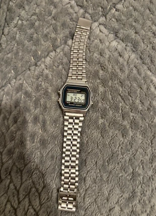 Montre vintage style casio y2k gris, marque: CASIO, état: Neuf sans étiquette, taille: Taille unique, 10,00 €, 11,20 € Protection acheteurs incluse