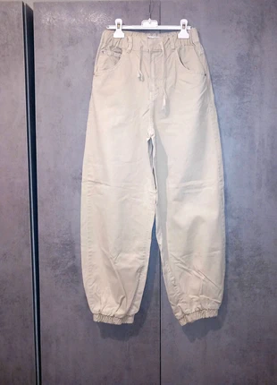 Jeans, merk: Bershka, staat: Nieuw zonder prijskaartje, maat: S / 36 / 8, € 10,00, € 11,20 inclusief Kopersbescherming