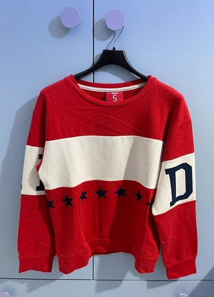 Felpa rossa a righe donna maglione rosso e bianco a righe donna - sweatshirt rayé rouge avec imprimé, marke: Bershka, zustand: Sehr gut, größe: S / 36 / 8, 6,00 €, 7,00 € inklusive Vinted-Käuferschutz