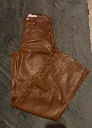 pantalon large en faux cuir marron Bershka taille XS, marca: Bershka, estado: Muy bueno, tamaño: XS / 34 / 6, 10,00 €, 11,20 € Protección al comprador incluida