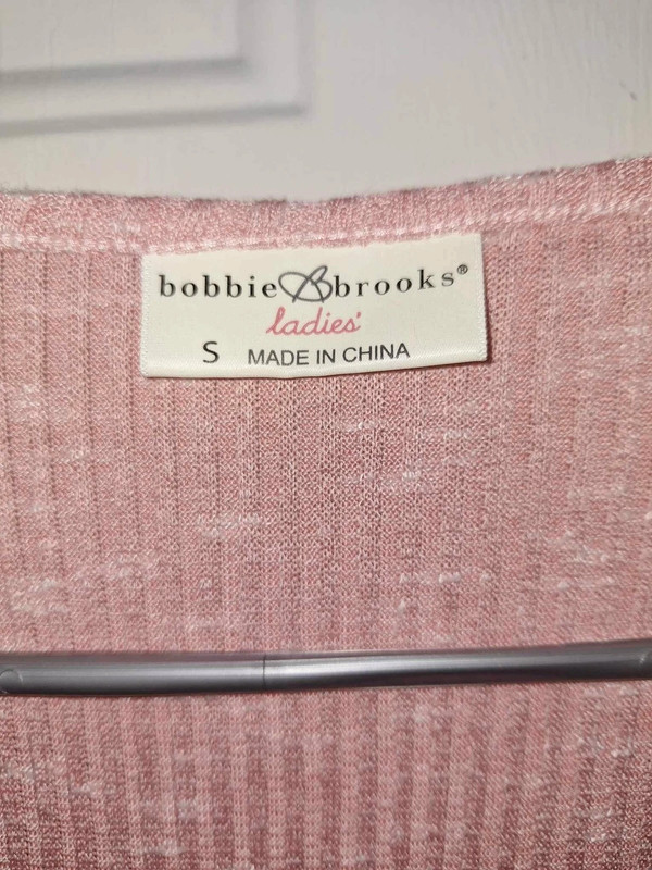 Pink Bobbie Brooks button up top 3