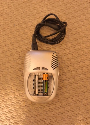 Chargeur pour Piles Varta Power play 15 minutes, brand: VARTA, condizioni: Ottime, €5.20, €6.16 include la Protezione acquisti