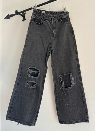 Calças de ganga jeans de wide leg perna larga denim petite size rasgadas boca de sino, merk: Bershka, staat: Heel goed, maat: M / 38 / 10, € 10,00, € 11,20 inclusief Kopersbescherming