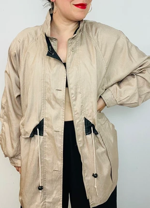 Parka con hombreras entretiempo. Talla L/M, marca: Vintage, estado: Bueno, tamaño: L / 40 / 12, 17,00 €, 18,55 € Protección al comprador Pro incluida