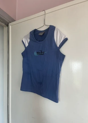 T-shirt vintage bicolore bleu et blanc Nike, marque: Nike, état: Très bon état, taille: M / 38 / 10, 5,00 €, 5,95 € Protection acheteurs incluse