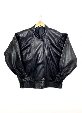 Veste Blouson En Cuir Noir Vintage 80/90’s, merk: Vintage Dressing, staat: Heel goed, maat: M, € 56,00, € 59,50 inclusief Kopersbescherming Pro