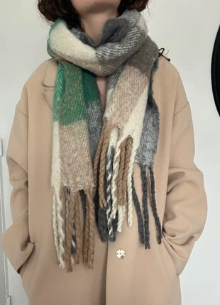 Écharpe à franges, marque: Bizzbee, état: Très bon état, 10,00 €, 11,20 € Protection acheteurs incluse