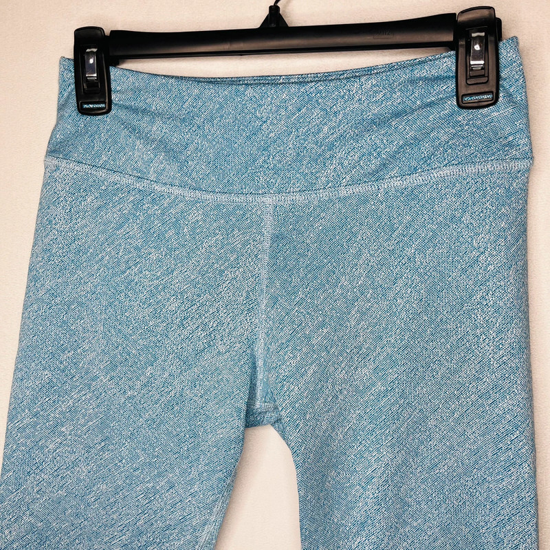 Beyond Yoga Blue Capri Leggings 4