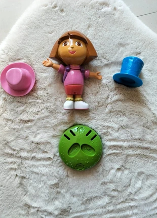 Magnifique figurine dora, marque: Dora the Explorer, état: Très bon état, taille: 24-36 mois / 92 cm, 5,00 €, 5,95 € Protection acheteurs incluse