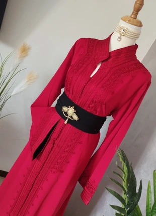 Caftan rouge, merk: Caftanii, staat: Nieuw met prijskaartje, maat: Universele maat, € 119,00, € 125,65 inclusief Kopersbescherming