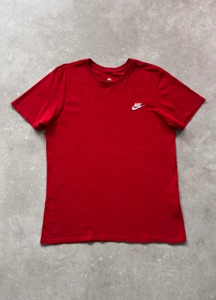 T-shirt Nike rouge logo brodé – Taille M, marque: Nike, état: Très bon état, taille: M, 12,99 €, 14,34 € Protection acheteurs (Pro) incluse