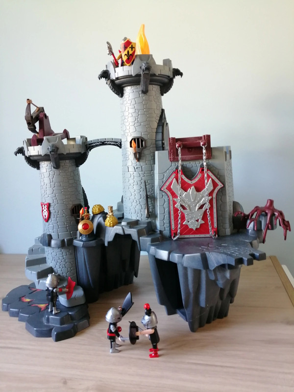 Chateau fort en bois et personnages playmobil - Playmobil
