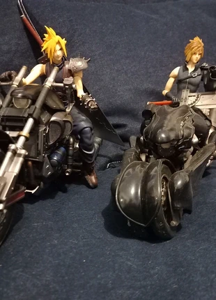 Final Fantasy VII Cloud Strife & Daytona, marke: Final Fantasy, zustand: Sehr gut, größe: Einheitsgröße, 199,00 €, 209,65 € inklusive Vinted-Käuferschutz
