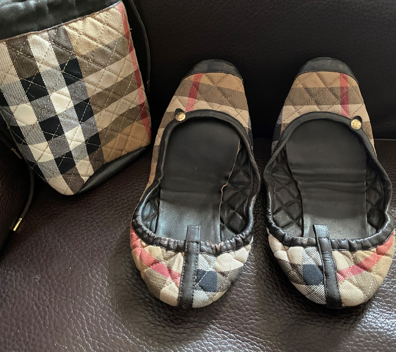 Paire de chaussons de voyage Burberry pochon cuir brun tissu