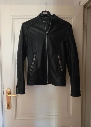 Blouson simili cuir pull & bear taille S, marque: Pull & Bear, état: Satisfaisant, taille: S, 10,00 €, 11,20 € Protection acheteurs incluse