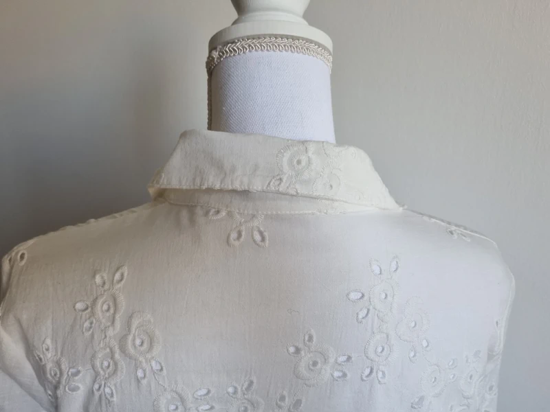 Chemisier blanc en dentelle - photo numéro 7