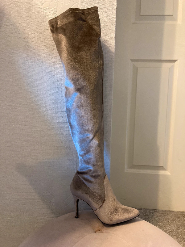 Over knee velvet sales boots