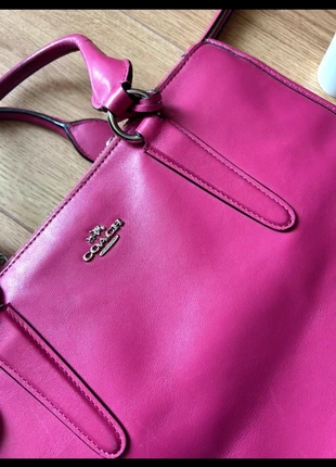 Sac Coach fuchsia en cuir lisse avec bandoulière ajustable et anses – format moyen, brand: Coach, condition: Very good, €59.00, €62.65 includes Buyer Protection