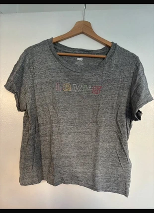 T shirt crop top Levi’s, merk: Levi's, staat: Heel goed, maat: L / 40 / 12, € 7,50, € 8,58 inclusief Kopersbescherming