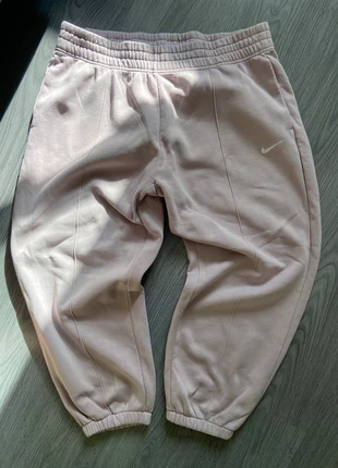 Jogging Nike Solo Swoosh Oversize Rose Pale Logo Brodée / Taille S, zustand: Sehr gut, größe: L, 29,90 €, 32,10 € inklusive Vinted-Käuferschutz