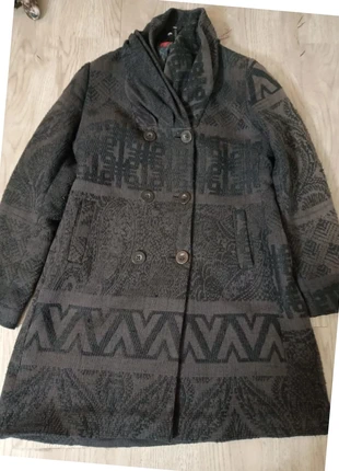 Manteau Desigual noir à motifs – taille 40, original et chic, marca: Desigual, estado: Muito bom, tamanho: L / 40 / 12, €9.90, €11.10 inclui Proteção do Comprador