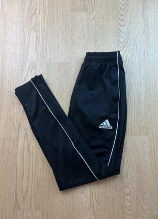 Jogging Adidas noir bande blanche logo brodé vintage - Très bon état - Jog02, marke: adidas, zustand: Sehr gut, größe: S, 8,00 €, 9,10 € inklusive Vinted-Käuferschutz
