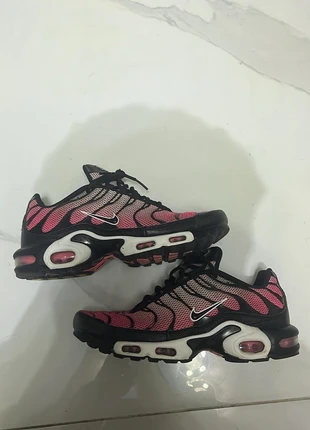 chaussure nike tn air max all days taille 43 rose et noir, marke: Nike, zustand: Neu, größe: 43, 99,99 €, 105,69 € inklusive Vinted-Käuferschutz