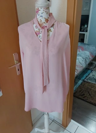 Eine lässige Damen Bluse Kragen besteht aus Bänder zum binden, merk: Fashion, staat: Nieuw zonder prijskaartje, maat: Universele maat, € 11,00, € 12,25 inclusief Kopersbescherming