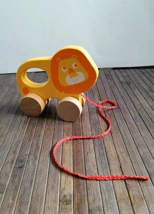 Trixie lion a tirer en bois en parfait état , marca: Trixie, estado: Muito bom, tamanho: 12-18 meses / 80 cm, €4.00, €4.90 inclui Proteção do Comprador