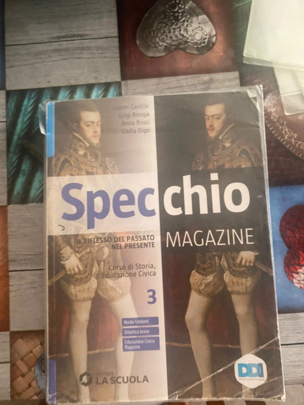 Specchio magazine 1