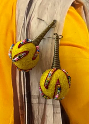 Boucles d'oreilles de créateur en laine avec broderie, merk: Fabrication Artisanale, staat: Heel goed, € 35,00, € 37,45 inclusief Kopersbescherming Pro