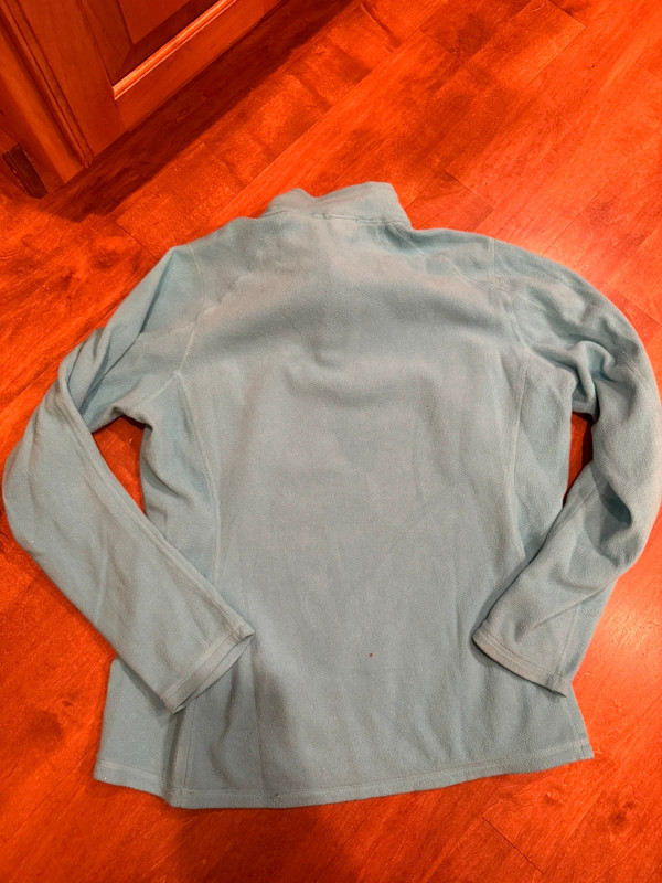 Woman’s north face Quarter zip 4