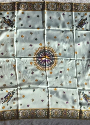 carré Christian Dior - parfait état, marque: Dior, état: Neuf avec étiquette, 96,00 €, 101,50 € Protection acheteurs incluse