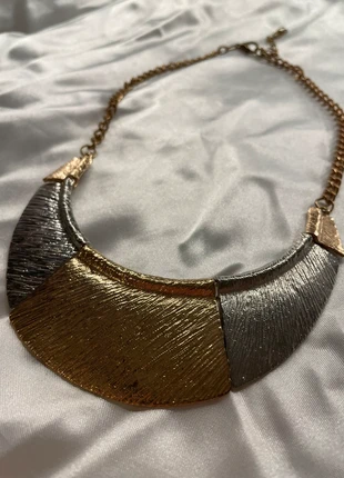 Collier argenté et doré en excellent état neuf, estado: Novo sem etiquetas, €2.00, €2.80 inclui Proteção do Comprador