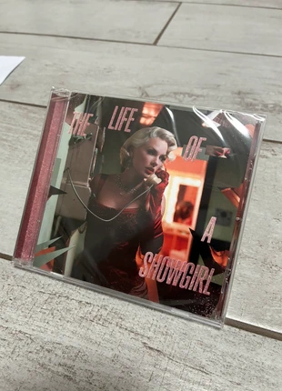 Taylor Swift - limited edition CD life of a show girl, condition: New with tags, £15.00, £16.45 includes Buyer Protection