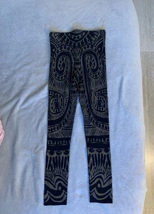 Leggins, merk: Pleats Please Issey Miyake, staat: Nieuw zonder prijskaartje, maat: S / 36 / 8, € 80,00, € 84,70 inclusief Kopersbescherming