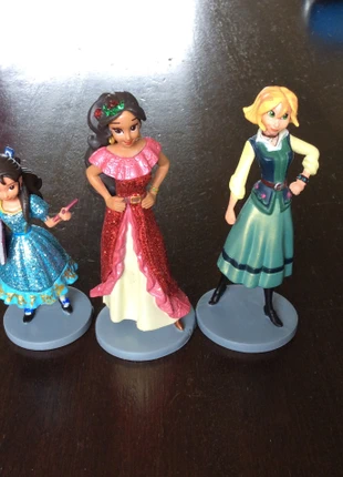 Figurines princesse elena, merk: Disney, staat: Heel goed, maat: 5 jaar / 110 cm, € 8,00, € 9,10 inclusief Kopersbescherming