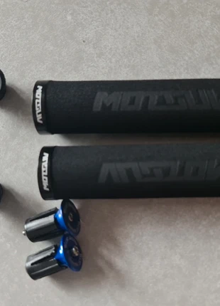 Lot de 2 poignées vtt réglable et 2 embouts de guidon, marque: Westbike, état: Neuf sans étiquette, 19,00 €, 20,65 € Protection acheteurs incluse