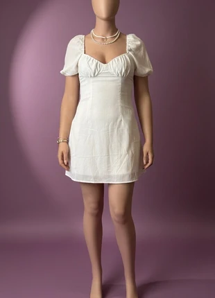 Robe blanche – élégante & impeccable, jamais portée (M), merk: H&M, staat: Nieuw zonder prijskaartje, maat: M / 38 / 10, € 10,00, € 11,20 inclusief Kopersbescherming