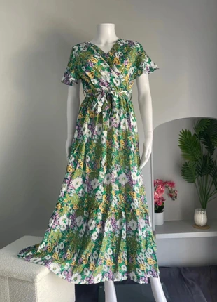 robe longue fluide et légère fleurie coupe portefeuille / taille 38, merk: Boutique indépendante, staat: Nieuw met prijskaartje, maat: M / 38 / 10, € 25,00, € 26,95 inclusief Kopersbescherming