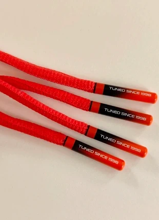 1 paire rouge / Blood-Fade, staat: Heel goed, € 11,00, € 12,25 inclusief Kopersbescherming Pro